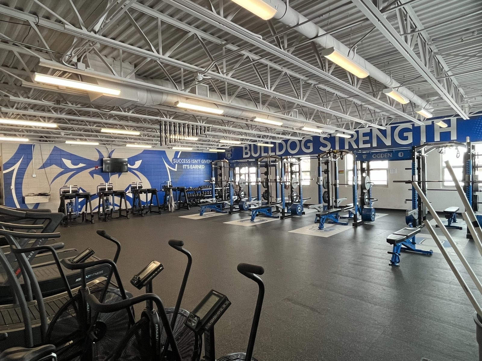 Bulldog Strength weight room graphics